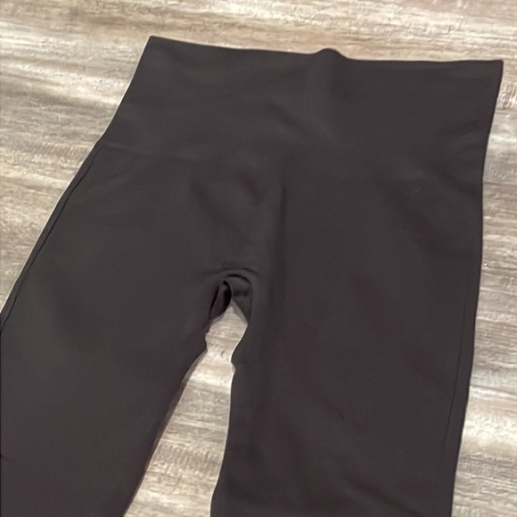SPANX Look At Me Now Leggings Very Black Color size small - Picture 5 of 6